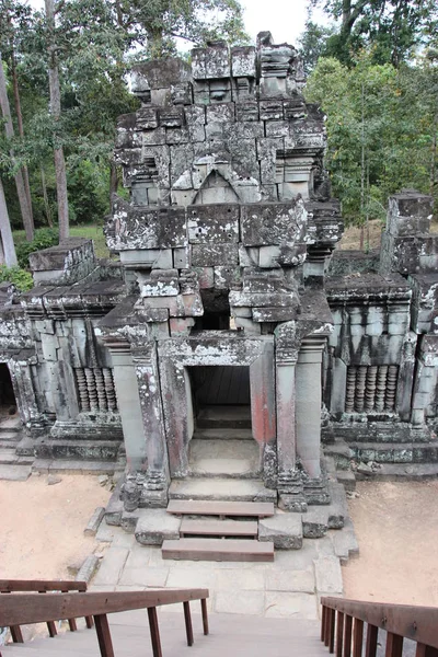 De ruïnes van een oude tempel in Cambodja — Stockfoto