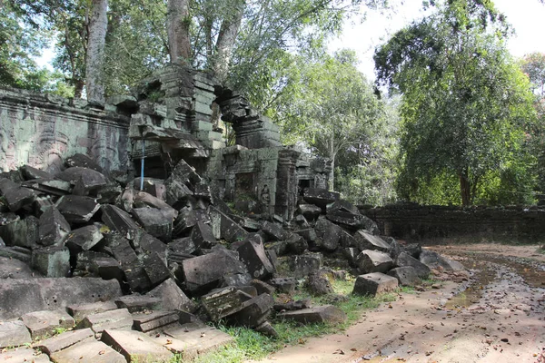 As ruínas de um antigo templo no Camboja — Fotografia de Stock
