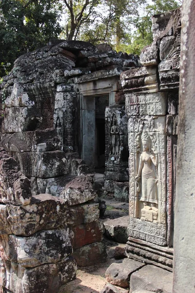 De ruïnes van een oude tempel in Cambodja — Stockfoto