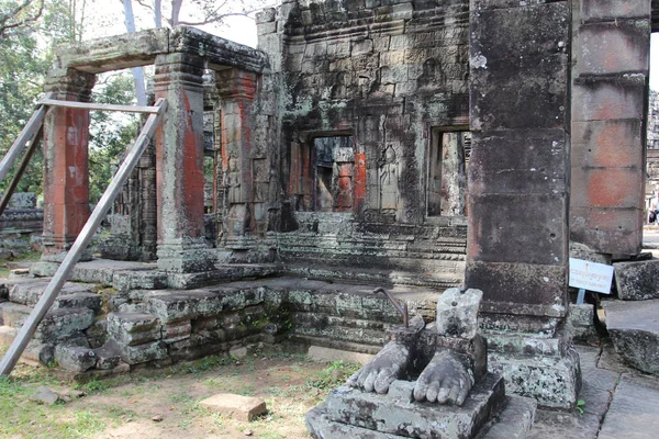 Die Ruinen eines alten Tempels in Kambodscha — Stockfoto