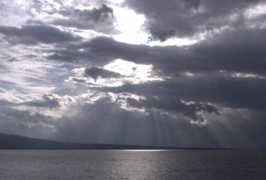 Okyanusu üzerinden çarpıcı bulutlar