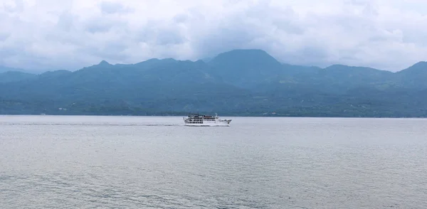 Forro blanco en el fondo de la isla en Filipinas — Foto de Stock