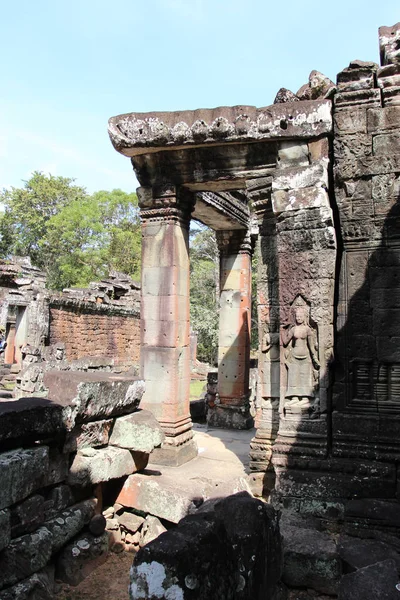 De ruïnes van een oude tempel in Cambodja — Stockfoto