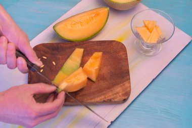 Karpuz beyaz masada, ahşap..