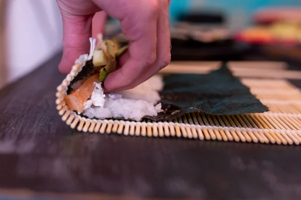Making homemade sushi, when you can\'t go out to buy, rice, salmon