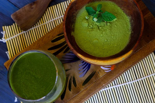 健康のための抹茶とお茶の粉 — ストック写真