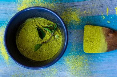 Yeşil çay ve çay tozu insanların sağlığına iyi gelir.