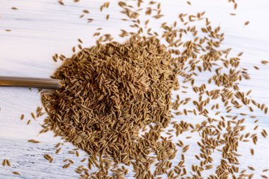 Masada kimyonlu bir kaşık.