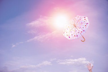 şemsiye göğe atmak