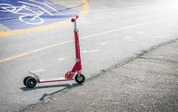 Scooter na estrada de asfalto — Fotografia de Stock