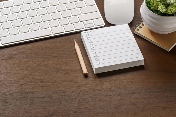 Burla Teclado Blanco Ratón Para Hacer Nota Lista Lápiz Planta — Foto de Stock