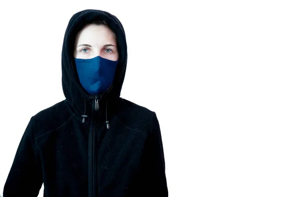 Mulher Com Máscara Protetora Durante Uma Pandemia Casaco Preto — Fotografia de Stock
