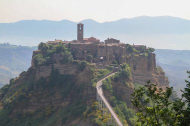 Bagnoregio köyü sadece yürüyerek gidilemeyen izole bir köydür.