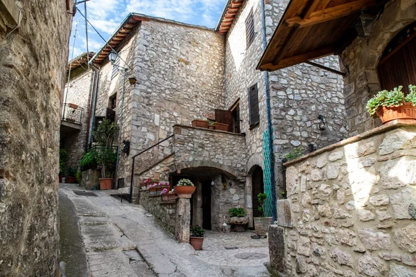 PORTARIA, ACQUASPARTA, UMBRIA 05 09 2020: Ülke İçleri Sokaklar