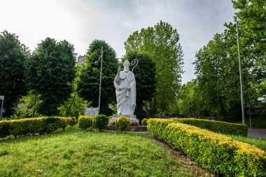Terni, Italia, 13 Maggio 2020: SAN VELENTINO Aşıklar VATRON KİLİSESİ YAKINDA BİR RİŞE OLDU