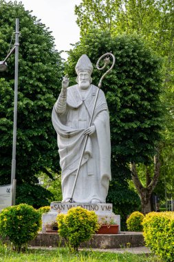 Terni, Italia, 13 Maggio 2020: SAN VELENTINO Aşıklar VATRON KİLİSESİ YAKINDA BİR RİŞE OLDU