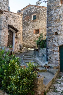 Kaskatı, İtalya 22 Mayıs 2020: Boğulma ülkesinin içindeki yol taştan yapılmıştır.