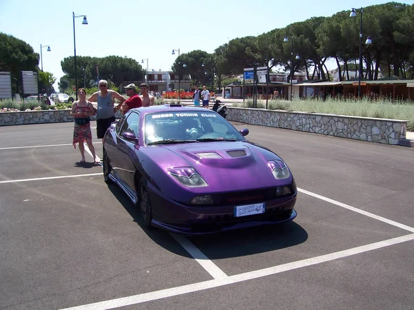 Samochód tuning fiat coupe 2000 turbo — Zdjęcie stockowe