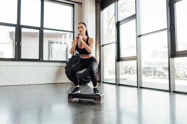 Sportswoman Doing Squat Step Platform Sports Center — Stock Photo, Image