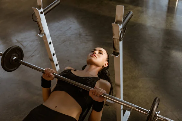 High Angle View Sportswoman Training Barbell Gym — Stock Photo, Image