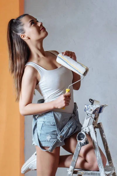 Happy Woman Paints Wall Ladder Roller Home Repair Concept — Stock Photo, Image