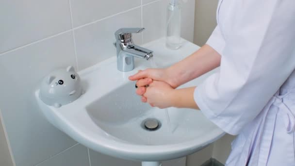 Close Female Medical Specialist Washes Disinfects Hands Hospital Woman Thoroughly — Stock Video