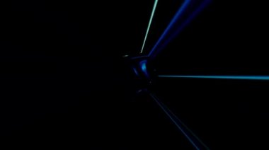 Siyah arkaplandaki renkli çizgilerle ince hareketleri düzenleyen, parıldayan, parlak güzel videolar.