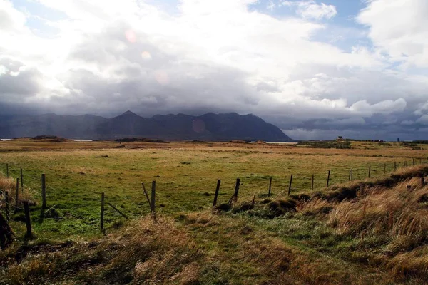 Fenced Meadow Foot Volcanic Mountains North Reykjavik Summit Covered Rain — Stock Photo, Image