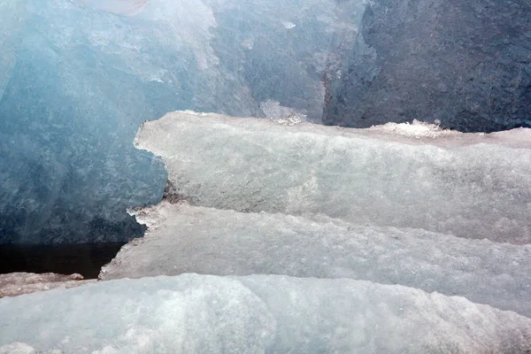 Jokulsarlon 아이슬란드 바트나 공원의 남부에 호수이다 폭풍우가 몰아치는 날씨에 떠다니는 — 스톡 사진