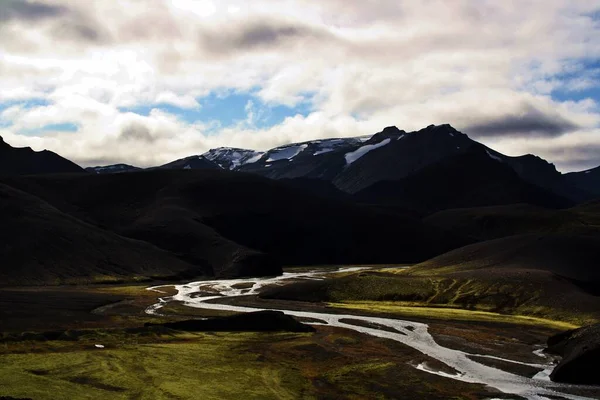 Río Salvaje Paisaje Volcánico Del Sur Islandia Cielo Azul Algunas —  Fotos de Stock