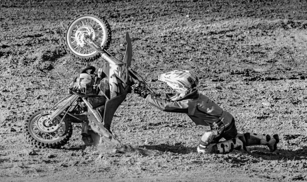Motorista Pierde Control Motocicleta Arranque Motocross Deportes Fondo Tierra Arada —  Fotos de Stock