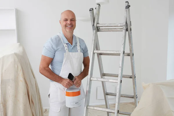 Portrait Of Decorator Painting Room — Stock Photo, Image