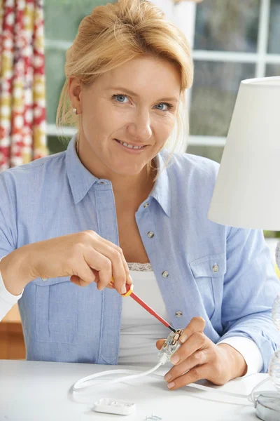 Woman Wiring Electrical Plug On Lamp At Home — Stock Photo, Image