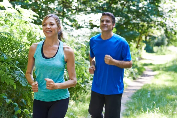 Mature Couple Running In Countryside — Stock Photo, Image