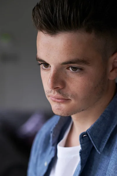 Head And Sholuders Portrait Of Serious Teenage Boy — Stock Photo, Image