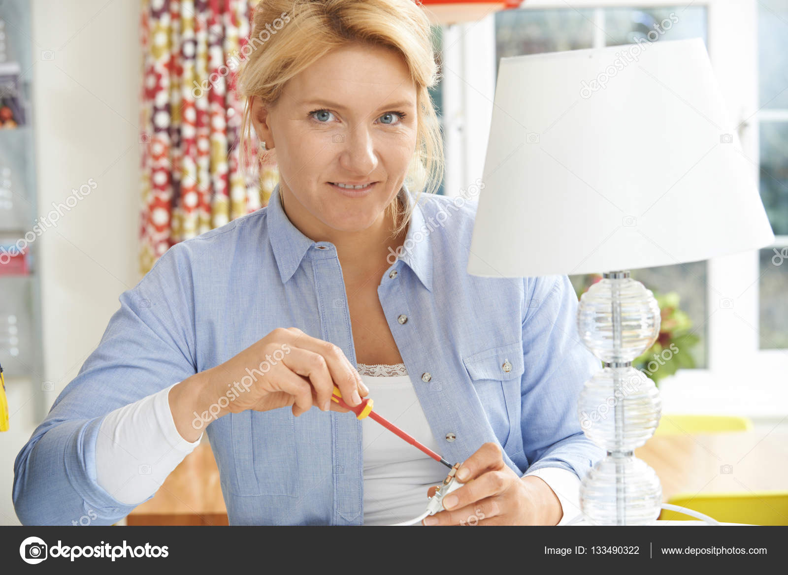 Woman Wiring Electrical Plug On Lamp At Home — Stock Photo