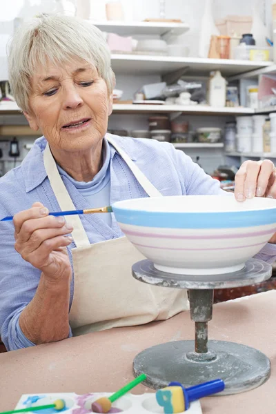 Senior Woman Decorating Bowl In Pottery Class — Stock Photo, Image