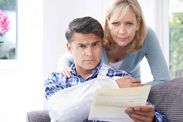 Couple Reading Letter About Man's Injury — Stock Photo, Image