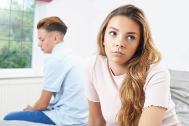 Genç çift ilişki sorun yaşıyor