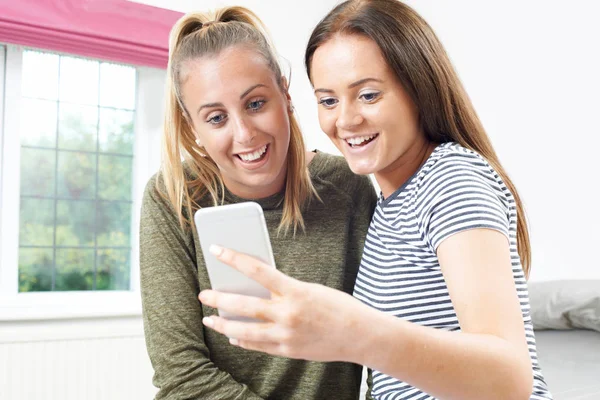 Teenage Girls Reading Text Message On Mobile Phone — Stock Photo, Image