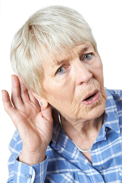 Strzał studio starszy kobieta cierpi na głuchotę — Zdjęcie stockowe