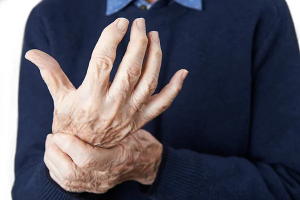 Close-up de homem sênior sofrendo com artrite — Fotografia de Stock