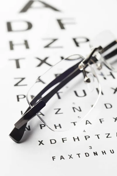 Par de óculos no gráfico de visão dos ópticos — Fotografia de Stock