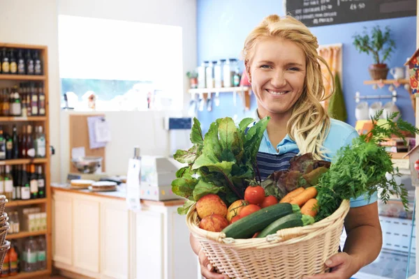 Woman Working In Shop With Basket Of Fresh Produce — Stock Photo, Image