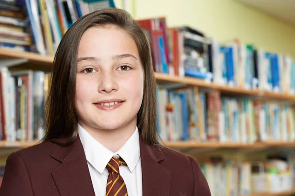 Portret Van Meisje Schooluniform Dragen Bibliotheek — Stockfoto