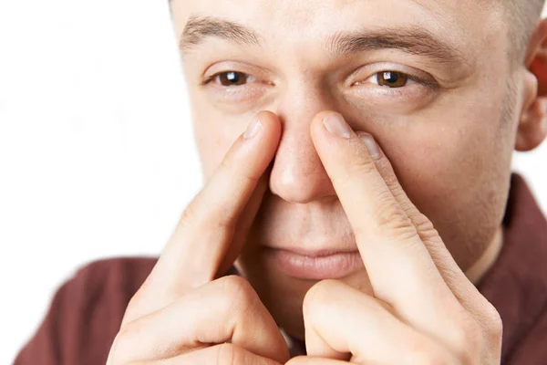 副鼻腔の問題を人間の苦しみのスタジオ撮影 — ストック写真