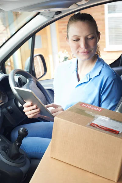 Female Courier In Van Delivering Package To House — Stock Photo, Image