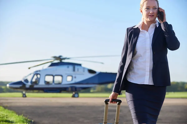 Businesswoman Walking Away From Helicopter Whilst Talking On Mob — Stock Photo, Image