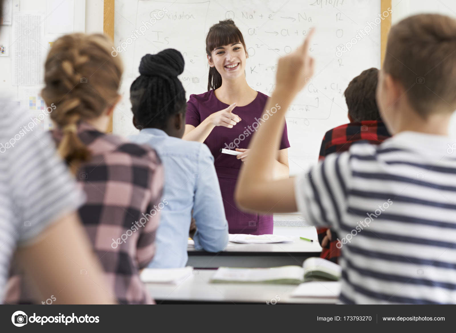 Teacher учитель. школьник и учитель сток фото. креативный преподаватель. ваши ученики. занятия с репетитором.