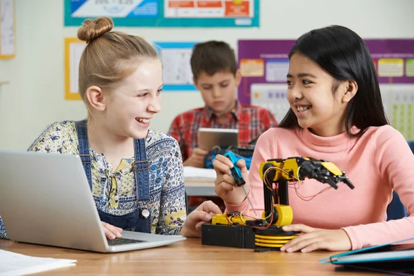 Two Female Pupils In Science Lesson Studying Robotics — Stock Photo, Image